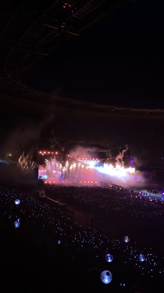 bangtae_gguk's tweet photo. #ArmyMeansFamily
Merci 💜
Sincèrement merci, BTS x ARMYs c’est vraiment ce qu’il met arrivé de plus beau dans la vie. J’ai trouvé ma place #kpop, une famille, #army une maison #btsxstadedefrance. Tout cela mes très précieux! #MerciBTS 💜🥺 https://t.co/y12BNsH84P