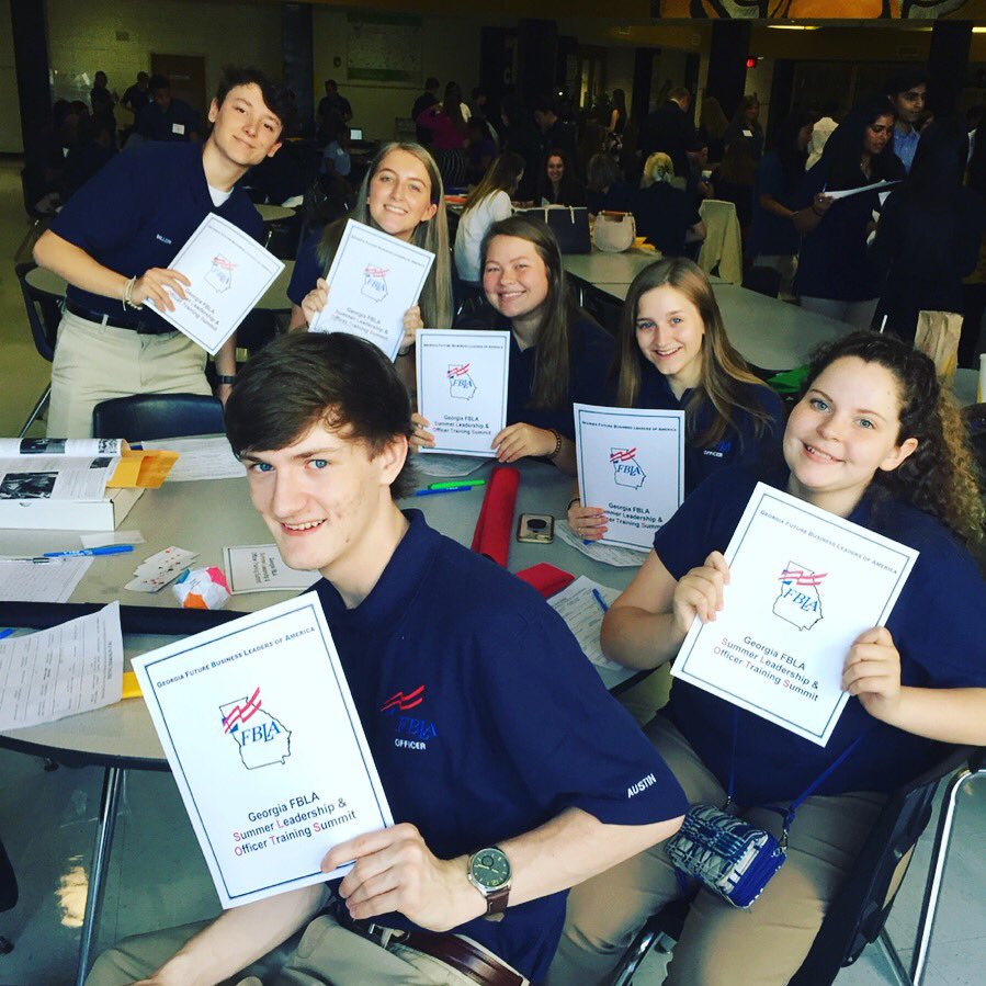 ETownFBLA's tweet photo. Our new officer team is already hard at work planning some awesome events for this year! #gafbla #slots2019 #canwegetalike #canwegetaretweet #regionchamps https://t.co/Sap0hPpJDq