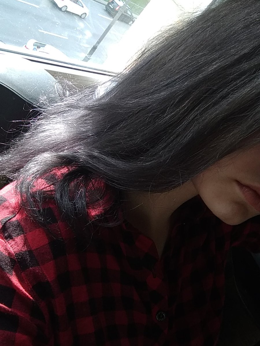 sarry_ba's tweet photo. А теперь вот это.
Оно, конечно, прикольно. С таким металлическим отливом. 
Это была вынужденная мера в перекраски.
Видите ли, работадателям не нравились мои цветные волосы. 
А ЧТО ВЫ НА ЭТО СКАЖИТЕ, БИЧ‽
лол https://t.co/FrL2P5bVos