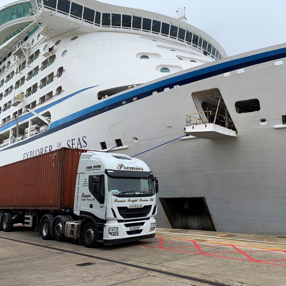 PremierFreight's tweet image. This weekend we helped @Intercruises and @RoyalCarribean with ships stores for the #ExplorerOfTheSeas ready for her voyage