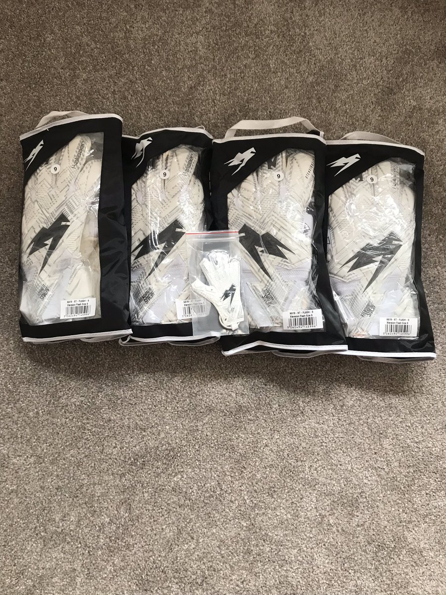 That time of year again 👐 big thanks <a href="/KAGoalkeeping/">Kenny Arthur</a> #TrustInYourHands