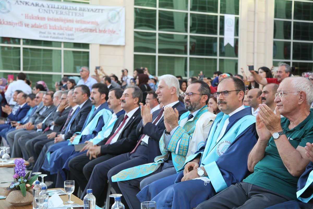 Graduation Ceremony of AYBU Faculty of Law was held
aybu.edu.tr/en/content_det…
#ÜniversitemAYBÜ
<a href="/profdriaydinli/">Prof.Dr.İbrahim AYDINLI</a> <a href="/aricankazim/">Musa Kazım ARICAN</a> <a href="/usanfatih/">M. Fatih Uşan</a> @AYBUHUKFAK <a href="/ybunikonsey/">AYBÜ Öğrenci Konseyi</a>