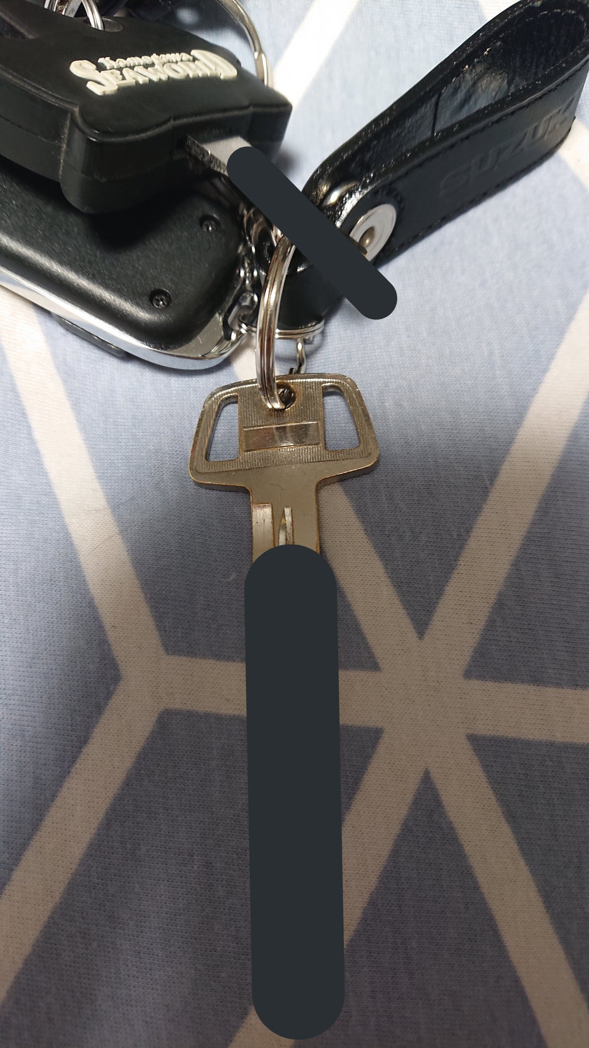 でーそん Irohazakanosaru 合鍵屋で作るとまた違ってくるのでしょうね 左は三菱純正ですが右はオートバックスで作ったものだと思います T Co C8e9zm4ebt Twitter