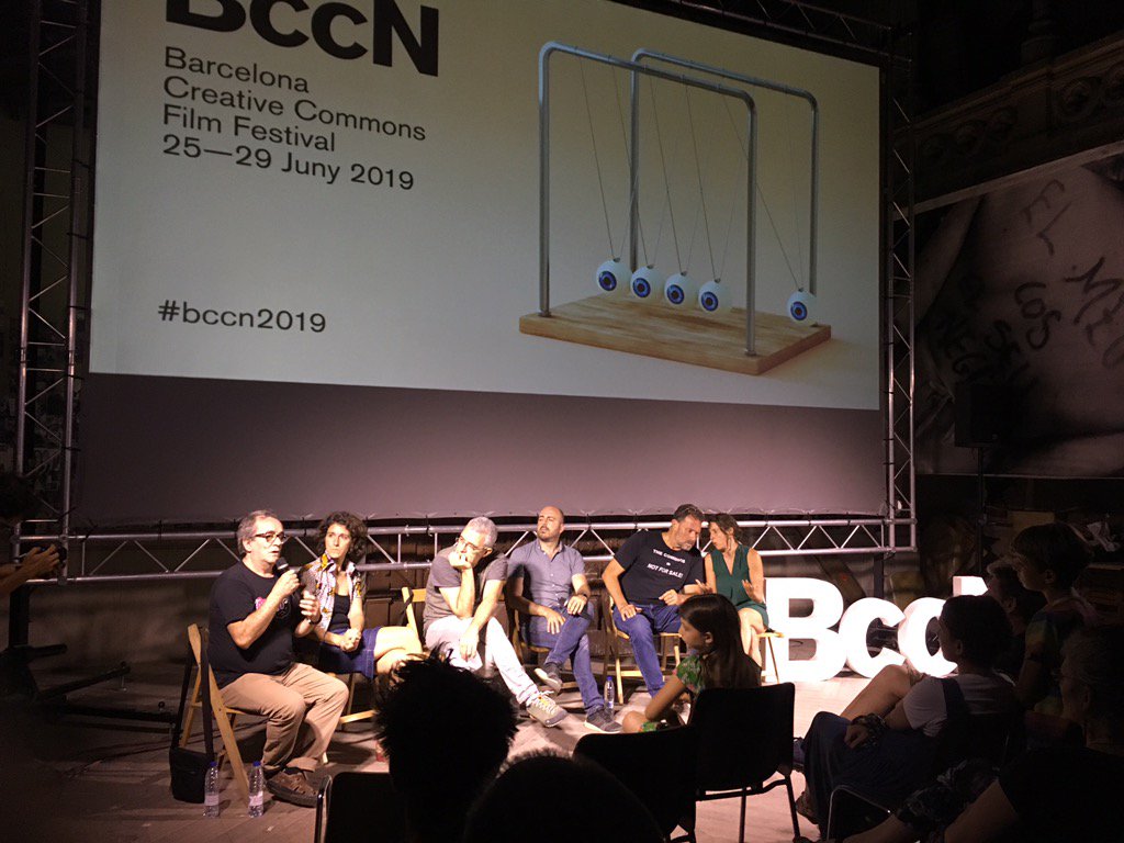 360RealFestival's tweet photo. Gran debat sobre Bens Comuns amb @MarinaGarces @inyaki_ellokal @gustavoduch i kevin Hansen a Capella @nordraval ♥️ https://t.co/ejs9UBCtHA