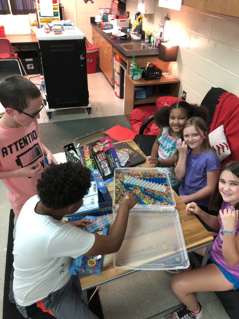 Team_112_Murphy's tweet image. @officialSPS #spsexplore even though we are in a tech class, it’s fun to do non-tech things for our first indoor recess of the summer! @whitney_stapp @h_parsley @McBrideMtnLions
