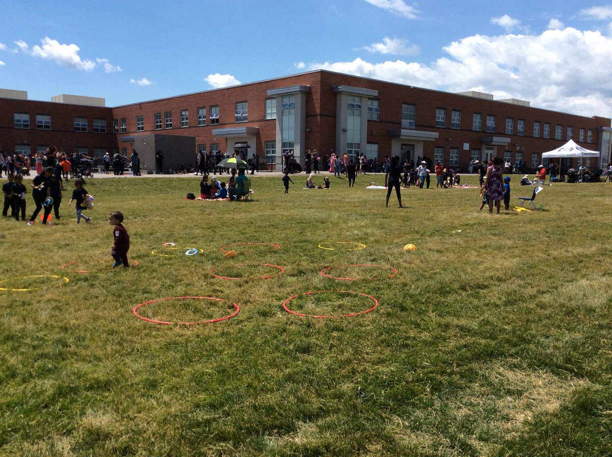 HearderAmos's tweet photo. What a wonderful year end kindergarten picnic. @dolson @peelfam @PeelSchools https://t.co/XaO7jTytLj