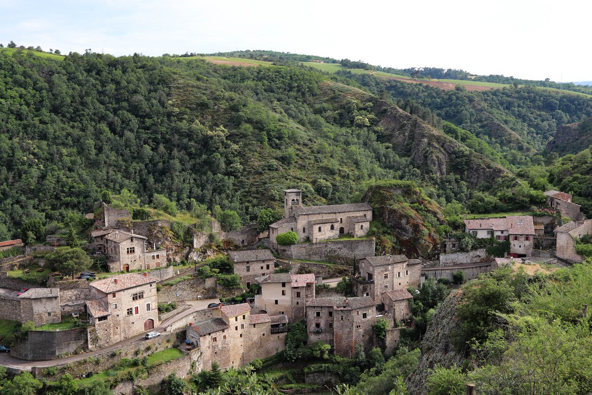 blogslowlife's tweet image. Redécouvrir le Parc du Pilat à deux pas de chez nous. 😀 Le village de Malleval,🏡 du velo sur la ViaRhona,🚴‍♂️ les lupins en fleurs, les genêts en rando...  Je suis certain que vous connaissez ? 👣 #pilat #Loire #igersstetienne #MagnifiqueFrance