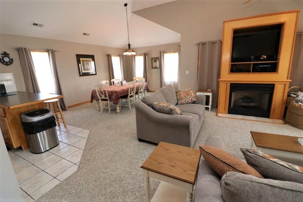 KEESVacations's tweet photo. A great room with great location!
Birds Nest Too in Kill Devil Hills is centrally located and offers plenty of space among its 4 bedrooms
See more on this new home to the KEES program at https://t.co/zsWWRDl8tZ
#FlexStay #KillDevilHills #beachlife #obxtravel #obx #obxlife https://t.co/aqqUXnQCHS