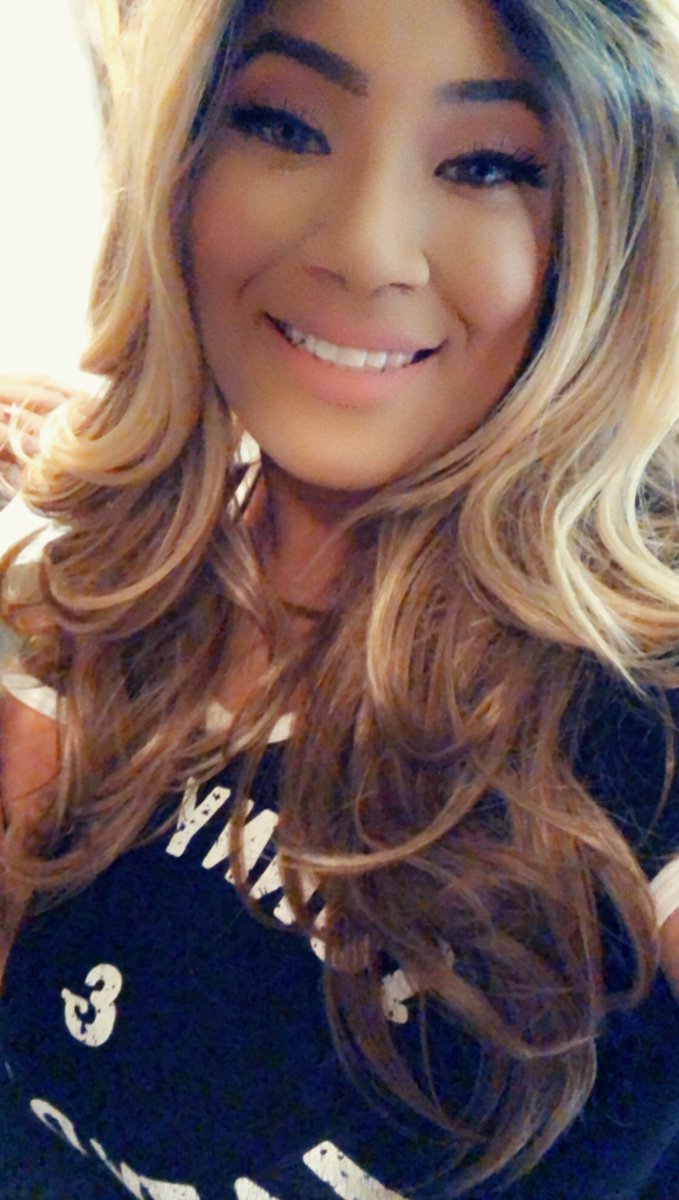 Kaylanalicia's tweet photo. I wish my hair was colorful like the rainbow forreal lol but anyways..decided to give blonde a try...they have more fun right? ๐ค ๐ฑ๐ฝโโ๏ธ #getawaytime #blondie #minklashes https://t.co/G4hZsf6XUL