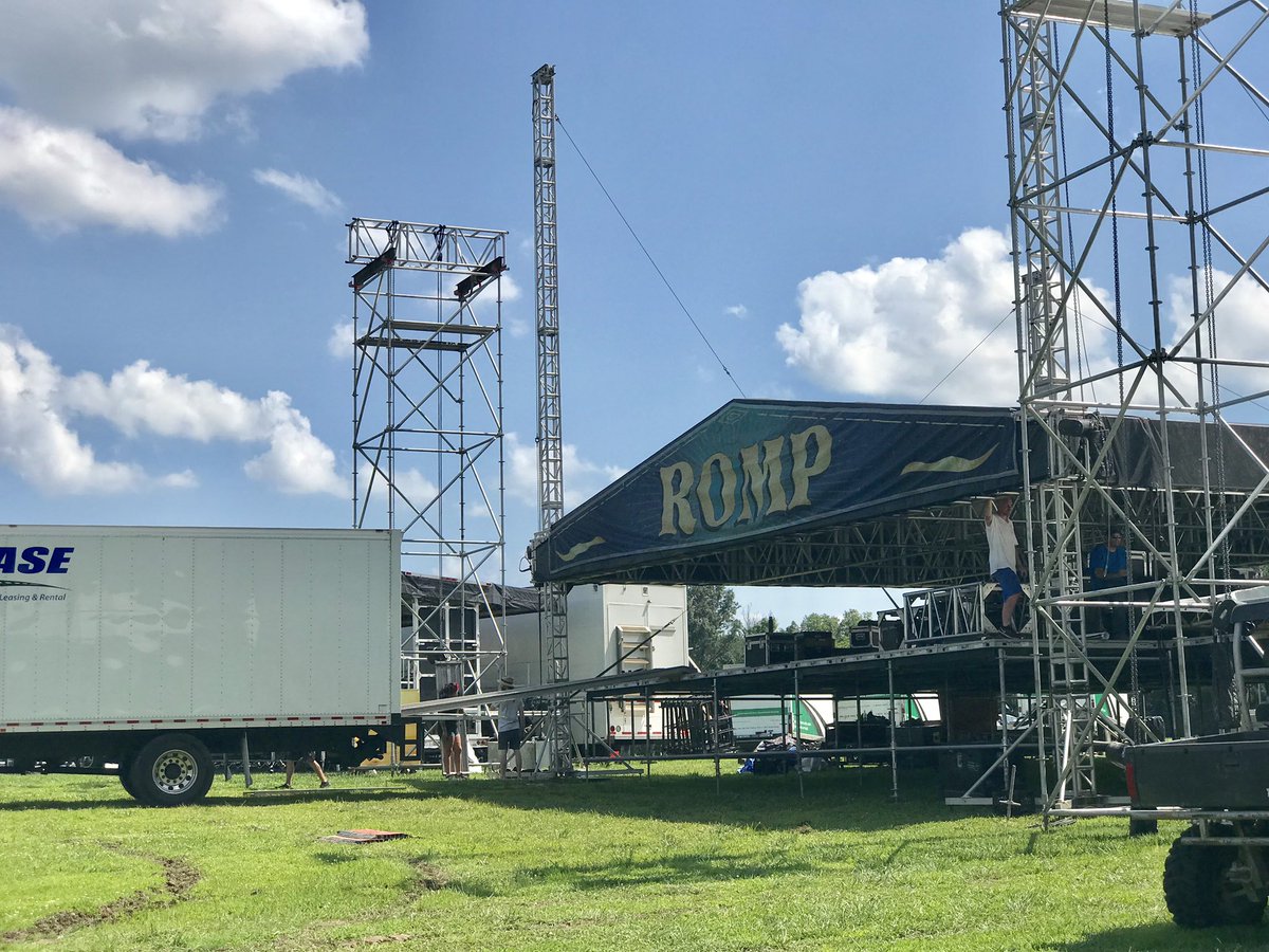 OwensboroTimes's tweet image. #ROMPfest set up is underway and music starts at 4 p.m. Will you be @ROMPFest this week?