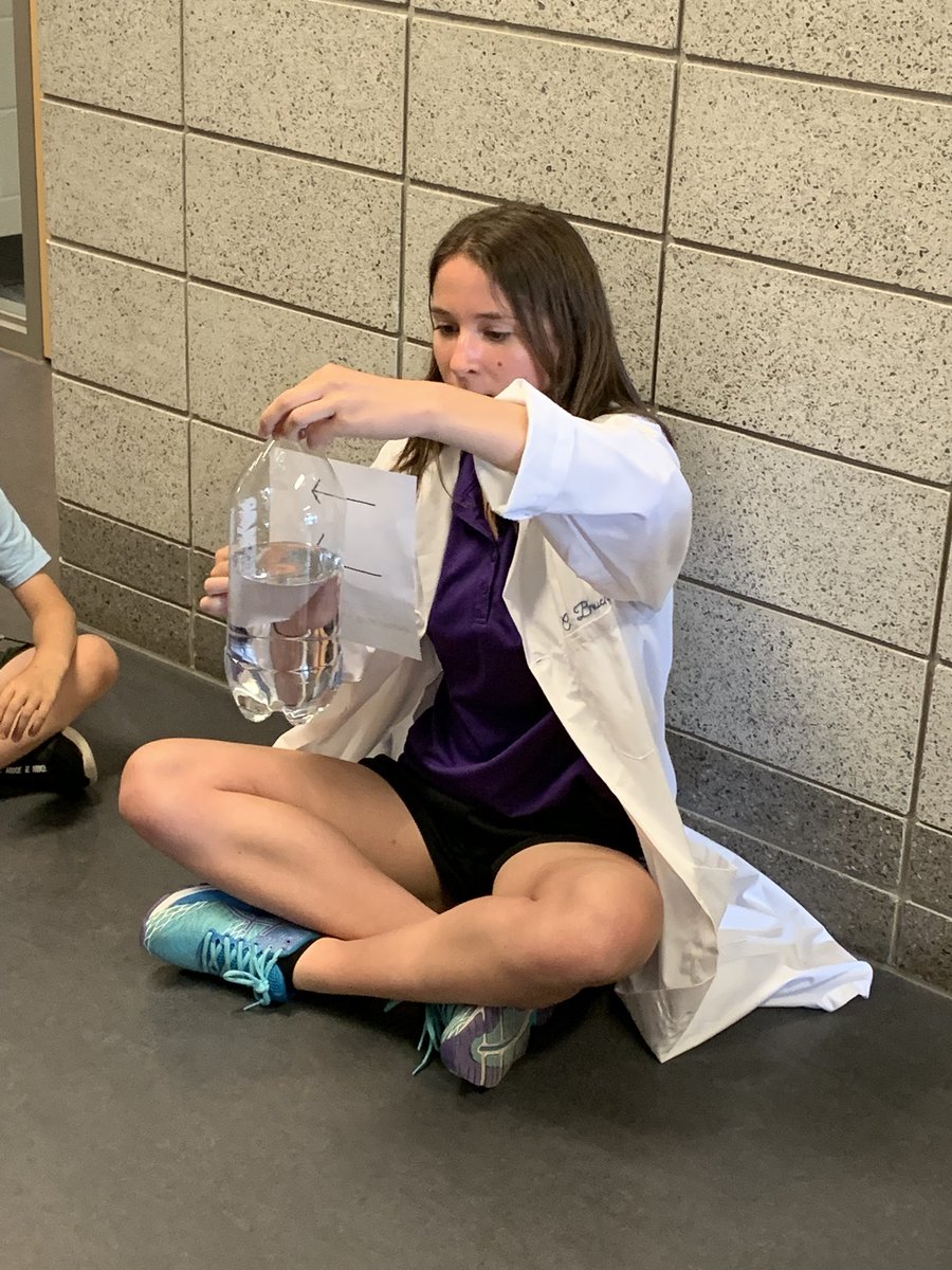 eotaguro's tweet photo. Our counsellor Camille is in her element this week at #HSCSummerCamps running the #MadAboutScience Camp. Today’s topic was light and the kids had a blast with some of her cool experiments. @HillStrath #ScienceRules https://t.co/w1Qg6qnCNL