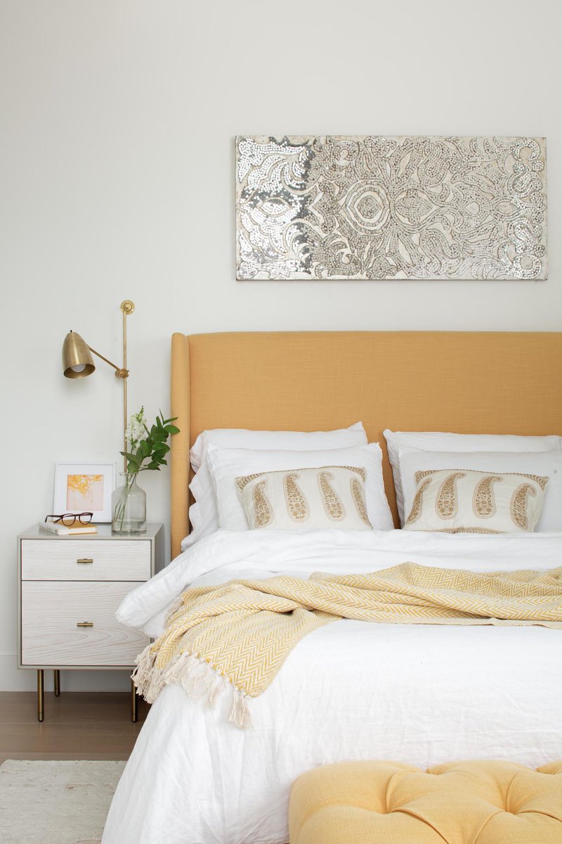 Designer Maggie Burns helps a young family in Brooklyn create a sunny, city-chic home in Park Slope.

City Chic Meets Family Friendly in Park Slope: 
homepolish.com/mag/city-chic-…