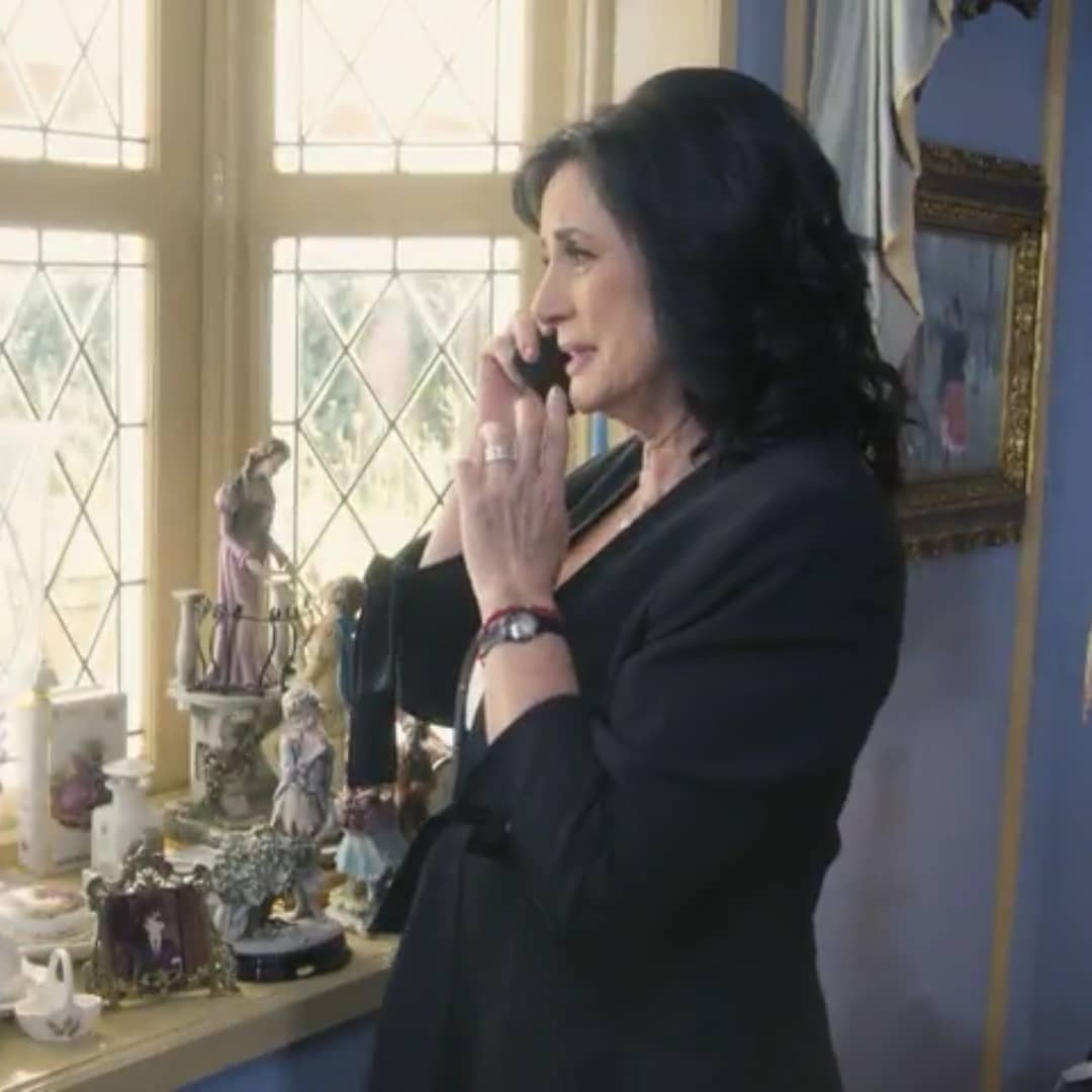 FansdHelenaRojo's tweet photo. Feliz hablando con su hijo #LuciaCarbajal #PorAmarSinLey2 #cap83 #HelenaRojo #divinahelena #mejorprimeraactriz #lamásamada #lamásbonita #lamejor https://t.co/9rTUG0xAAB