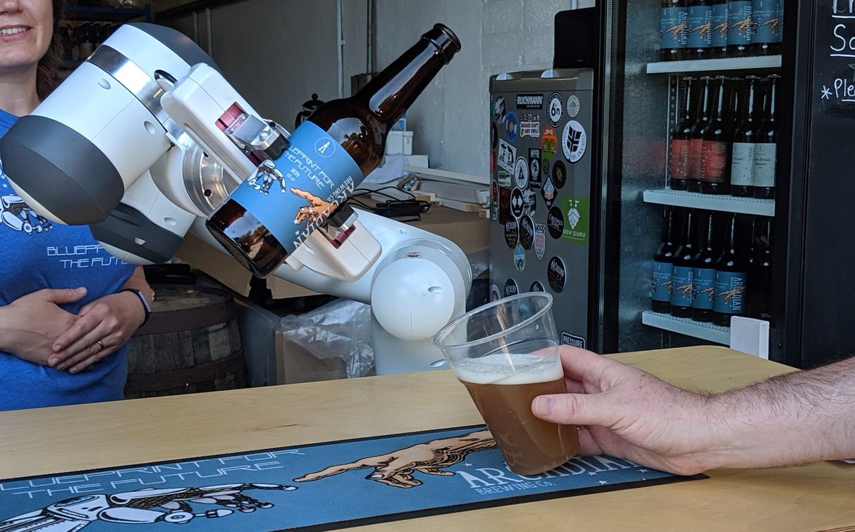 YasHaghighat's tweet photo. Amazing event this weekend - robots pouring beers, robots cooking food and robots playing music! Read my write up of the event here: https://t.co/oPldiRzh7f #robotics #bristolrobotics #roboticsevents #craftbeerfestival #whatsoncardiff #robots #startups #botfest2019 https://t.co/AKPAfxbtY1