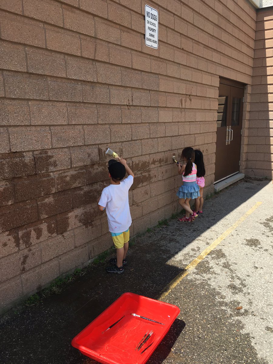 AlpineKindy3's tweet photo. Cooling off with some outdoor water centres with @mrs_orchard @alpine_k1 #outdoorlearning https://t.co/AYyGWs1Zy0