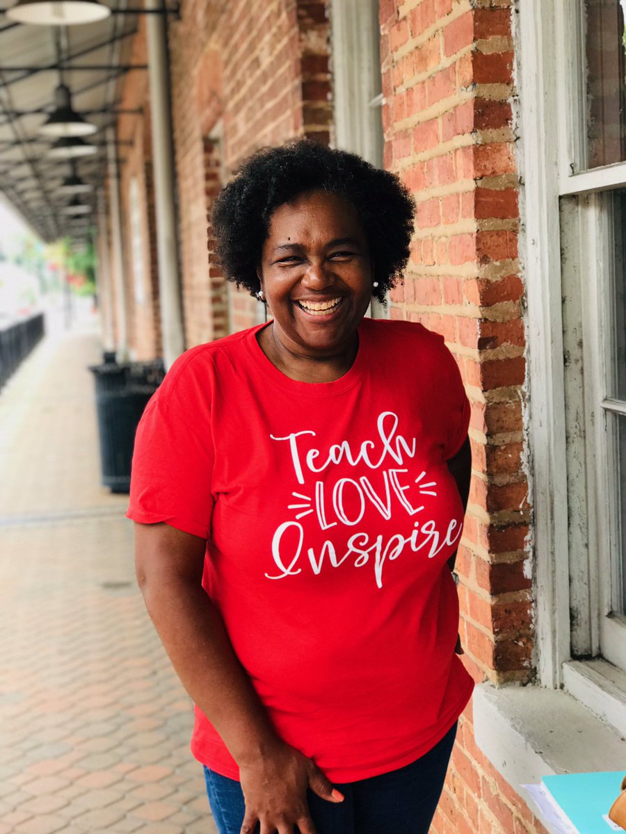 Lori Taylor tweet media