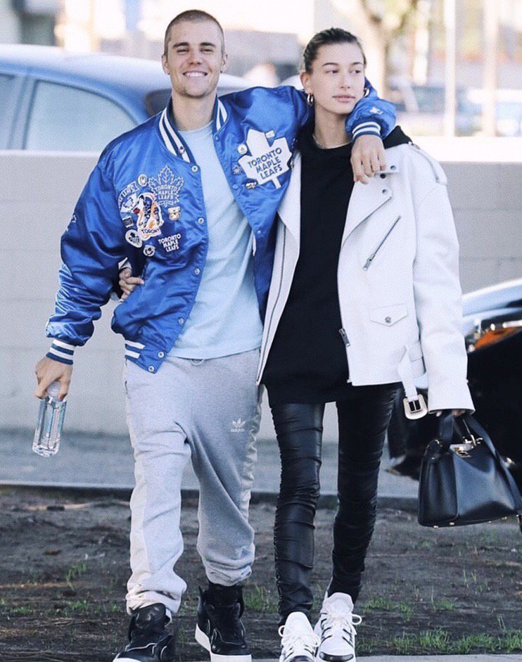 GenerosityWater's tweet image. Mood when a fresh box of #GenerosityWater hits your door step. 😏 @justinbieber @GenerosityWater