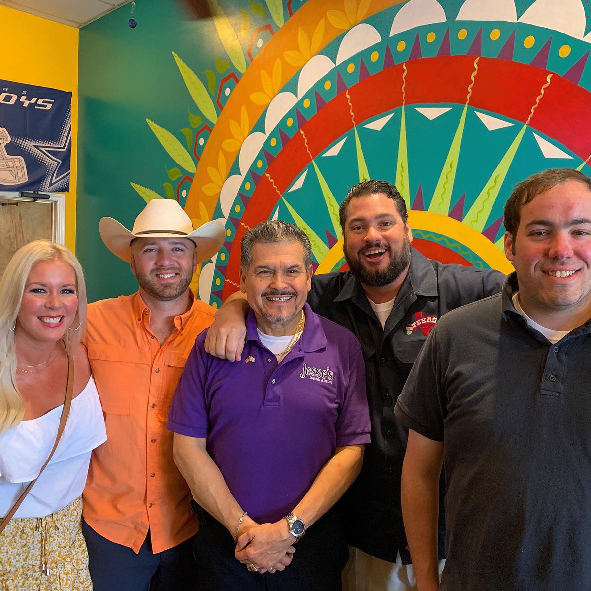 TexasBucketList's tweet photo. Amazing man and amazing tacos! Thank you Jesse for having us at your tasty taqueria. The asado is amazing as always! #thetexasbucketlist #experiencebcs #bryan #tacos https://t.co/Kcig7ewwww