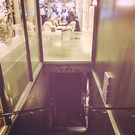 Jaksmayfair's tweet photo. Bustling restaurant and café by day, romantic speakeasy by night 😎 #jaksmayfair #jaksbar #londonlife https://t.co/tRGNmwmmBw https://t.co/nQmWOcdnL8