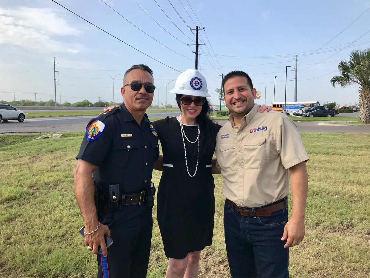 This morning we had our groundbreaking ceremony for a new park coming to Edinburg! 🌿☀️The North Park will have several phases with future plans forthcoming. Construction will begin in July and it will be located next to The Laurie P. Andrews PAWS Center.