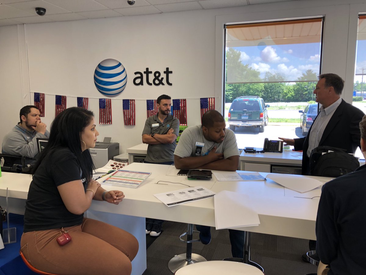 Having a good time with THEODORE W ROBINSON. Teaching Retail about DTV Business 💪🏼💪🏼💪🏼<a href="/TammyTindleyCT/">Tama Tindley</a> <a href="/GinaHNE/">Gina Heintz</a> @costelloatt