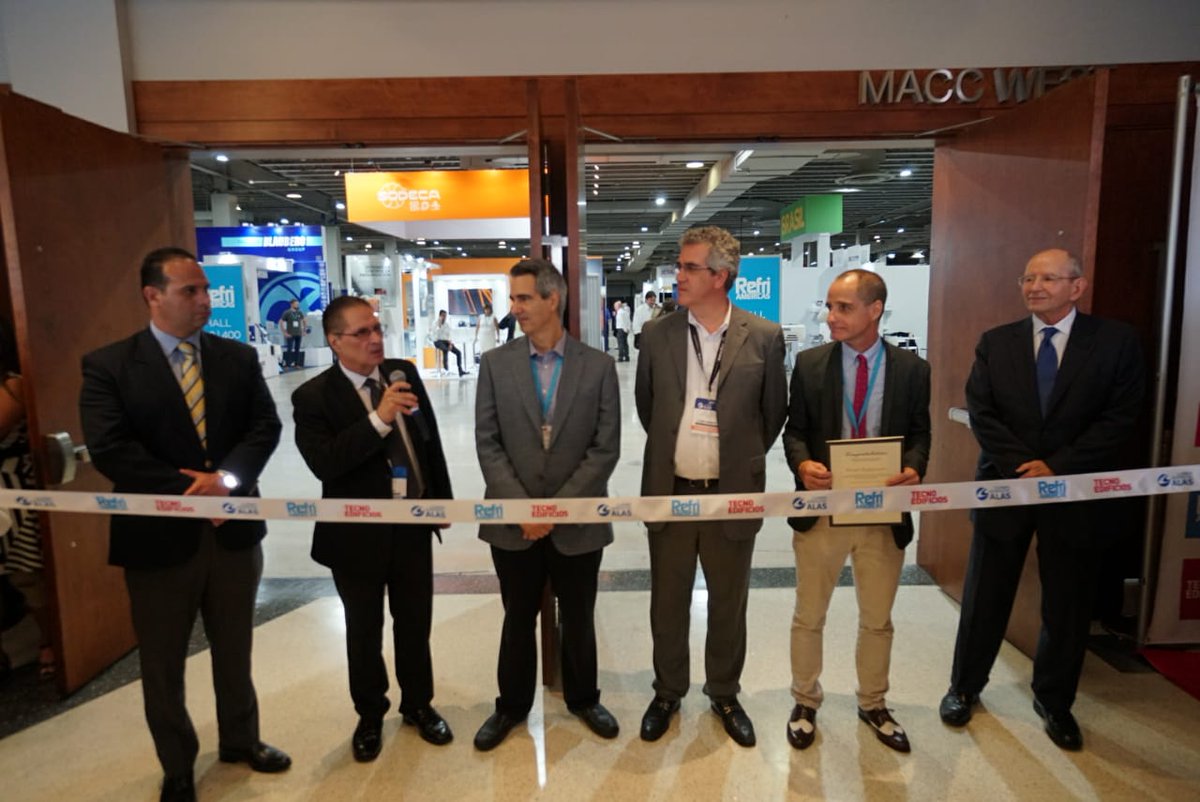 TecnoEdificios's tweet photo. ¡Inauguración #Tecnoedificios 2019!
De der a izq: James “Jim” Murley, de la oficina del alcalde de Miami-Dade; Max Jaramillo, Presidente Latin Press; Darío Ibargüengoitia, Presidente ASHRAE; Guitze Messina, Presidente HARDI; Alberto Álvarez, CEO ALAS
y General Jean Romero @SVSPRD https://t.co/i9muBivAl3