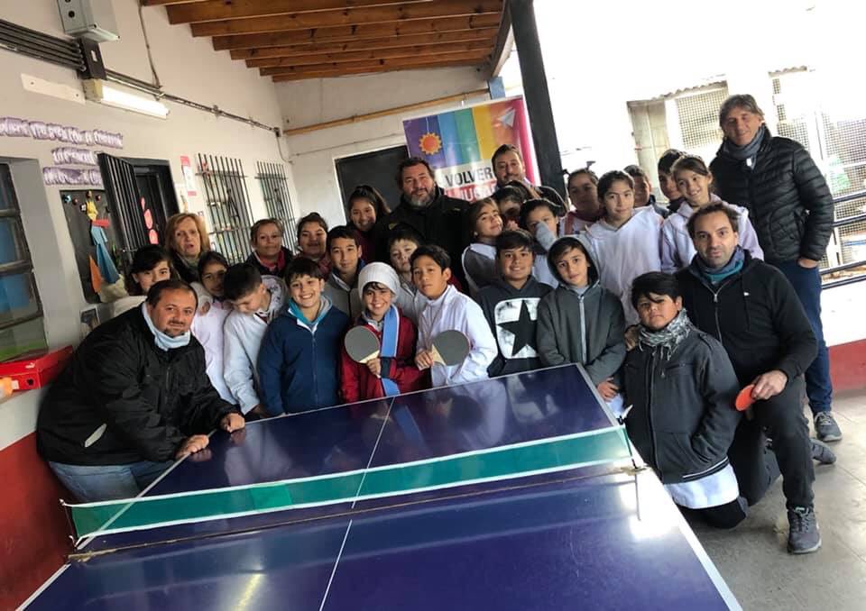 volverajugarorg's tweet photo. Empresas Argentinas siguen apostando por un país más inclusivo. Gracias Gustavo Gomez, Almar Tenis de Mesa hoy donamos una mesa a la escuela pública nro 19 “Martín Fierro”, ubicada en rincón de Milberg, Tigre. El Ping pong nos une !! https://t.co/4zPBQXf9ha