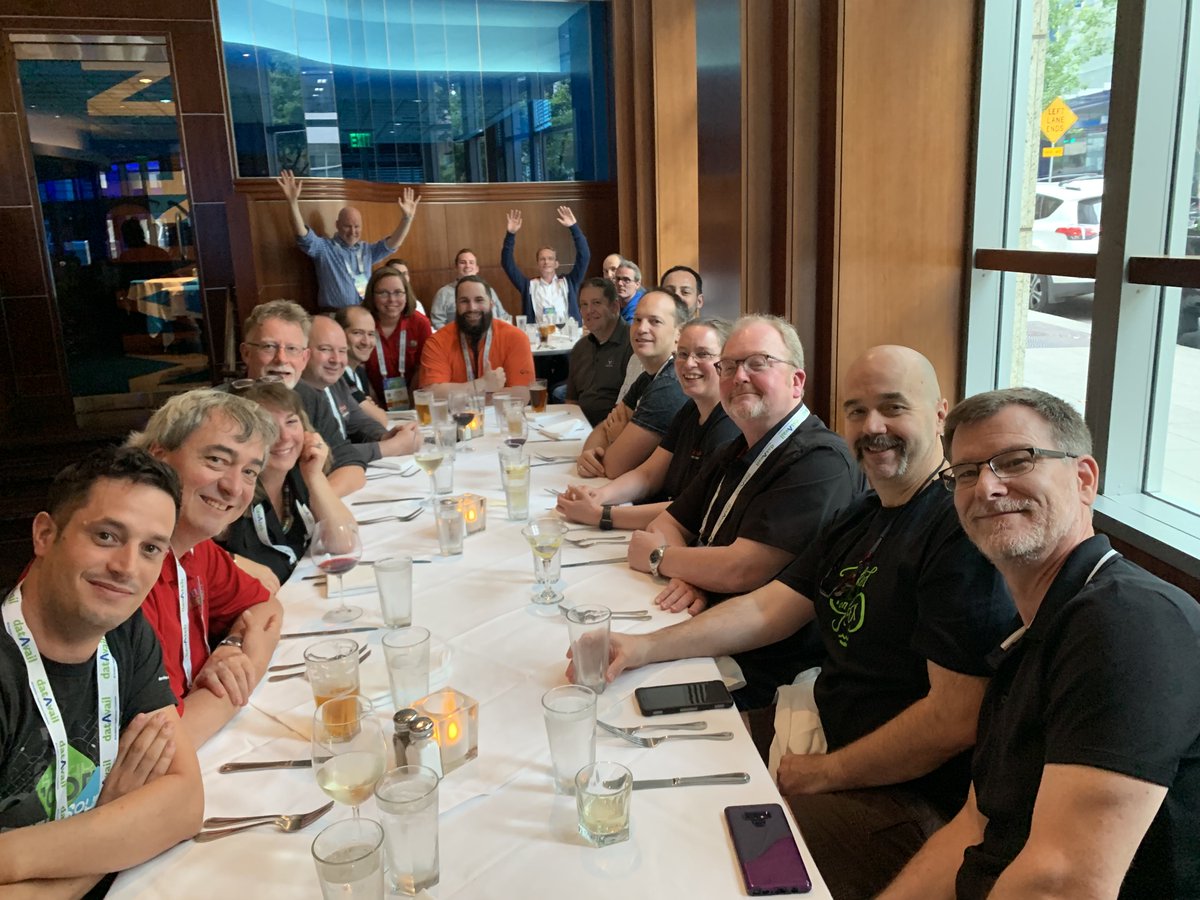 oracleace's tweet photo. Feeling so grateful for such a vibrant ACE community at #Kscope19 https://t.co/Bepcj2NkrU