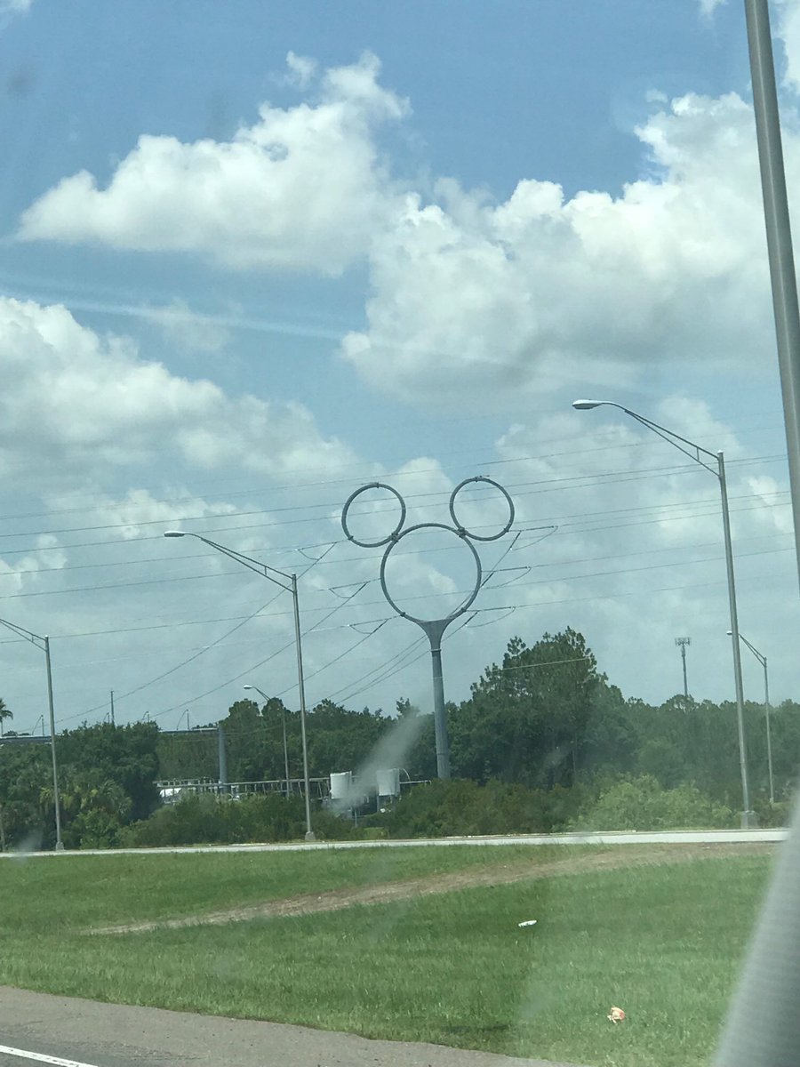 SunVixenHE's tweet image. A Mickey Emblem XD
Shout out to all the Kingdom Hearts fans