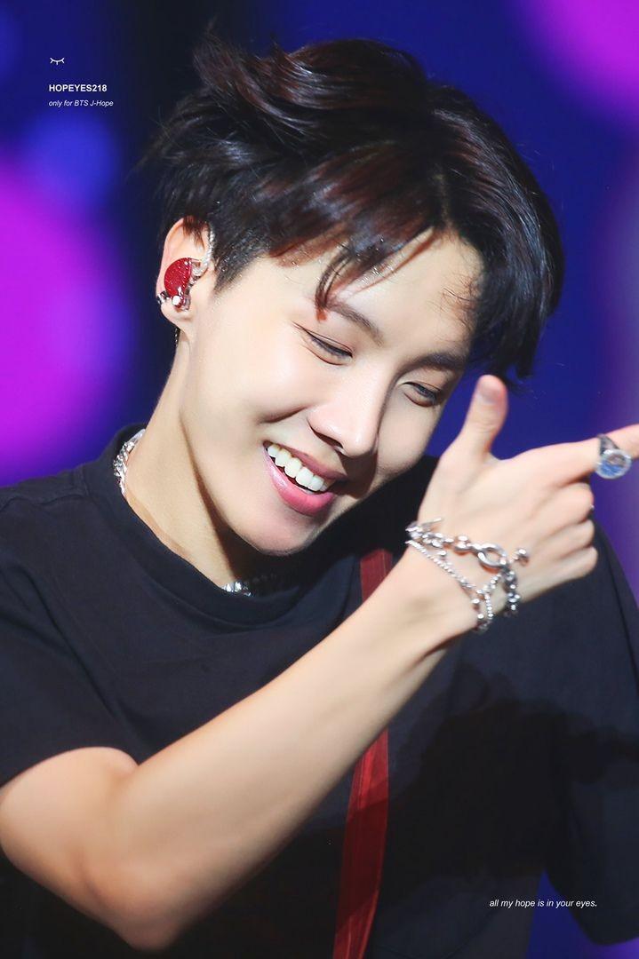 Jung hoseok as pulmonary trunk who carries this DEOXYGENATED BLOOD (criticism) to lungs and get it converted to oxygenated blood. He's our hope.