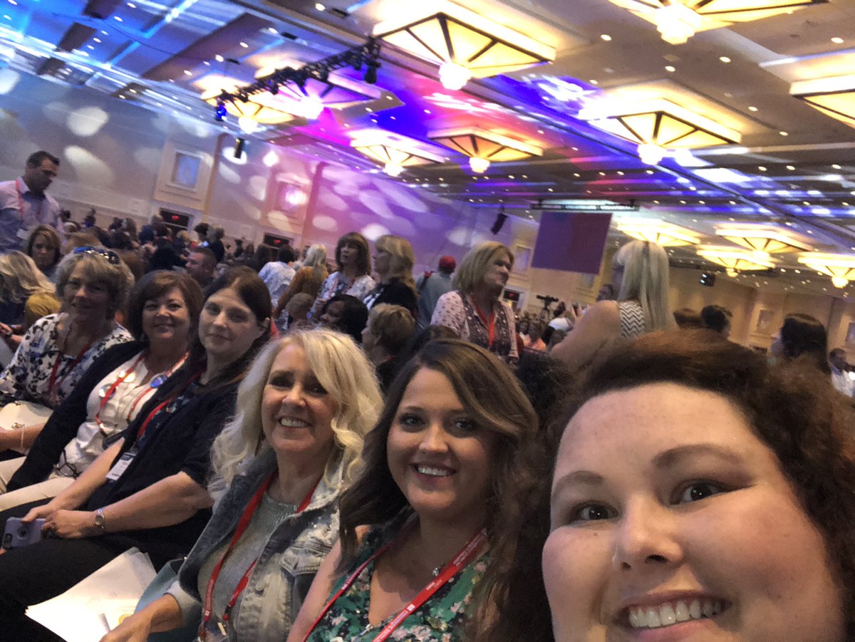 LauraMa01559874's tweet photo. @simonsinek ❤️❤️❤️❤️
#MSC2019 #inspirational https://t.co/POTEByJC7T