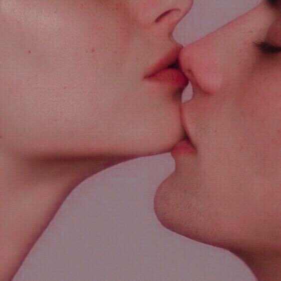autkym's tweet photo. !tk au¡

Após ser expulso do céu, Jungkook encontra-se sem saber o que fazer, perdido em um mundo perigoso cheio de humanos. O Jeon nunca imaginou que ao ler aquele cartaz falando sobre um trabalho de modelo temporária, encontraria Kim Taehyung, o humano que tinha feito ele cair. https://t.co/6c8IPu5aIL