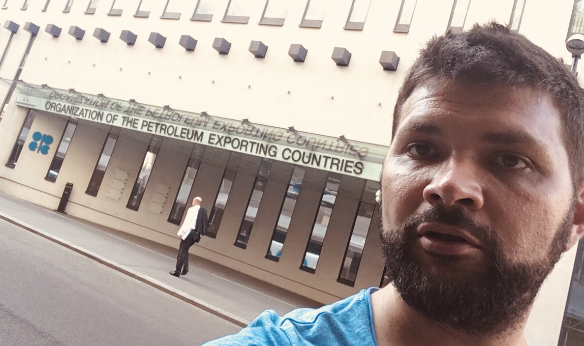 Mein neuer Arbeitsplatz in Wien. Sooo happy. Danke an alle, die das möglich gemacht haben! 🍾