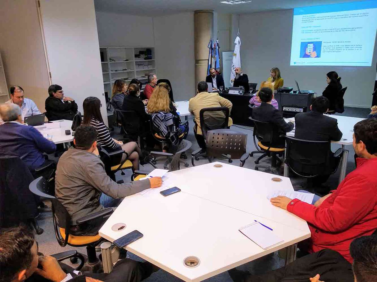 soledadarnedo's tweet photo. Este 25 de junio se  realizó, en el Nodo Tecnològico de Santiago del Estero, una jornada de  telecomunicaciones con paneles que abordaron temàticas como estadísticas regionales de reclamos de usuarios, bloqueo de terminales  mòviles y las buenas prácticas para el uso de las redes https://t.co/YqSAjK96Mu