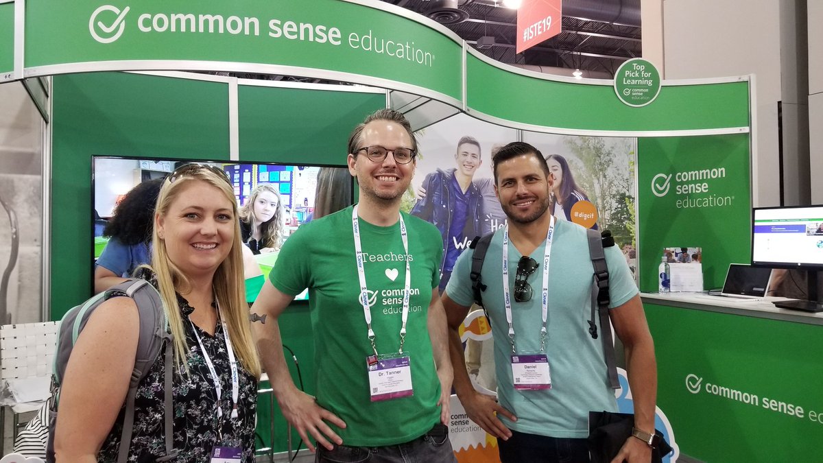 edtechgypsy's tweet photo. @ThatEduTechGuy we got to meet Dr. Higgin from @CommonSenseEd #jusdshares https://t.co/dvgM3W0C9v