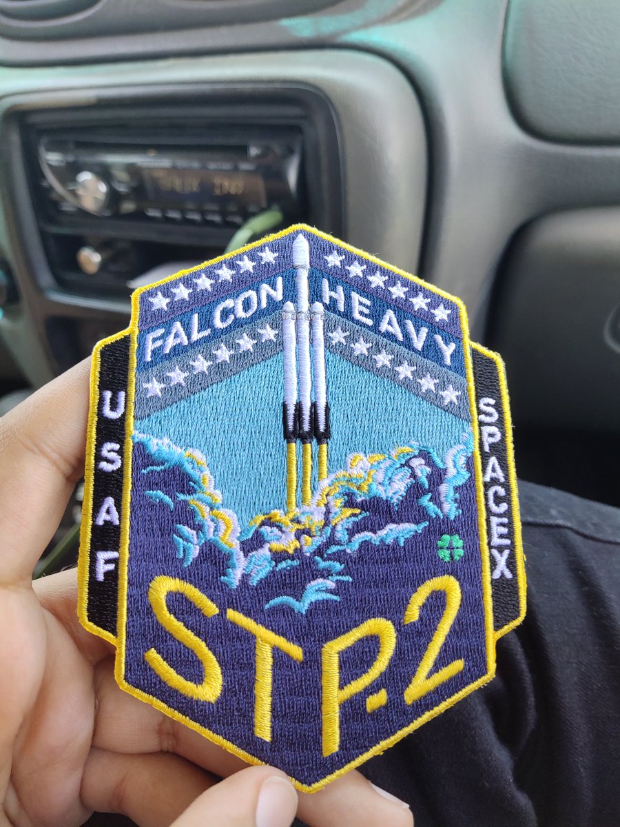 RajveerJolly's tweet image. OMG I was at the Museum to learn more about the Space history and when I was about to leave they got the #STP2 patches 😱😱 definitely taking one home because it was my first ever launch  🤪

#FalconHeavy #SpaceX