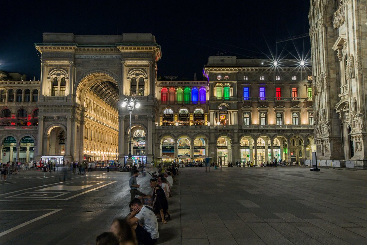 #RassegnaStampa, da lunedì 24 giugno la sede di <a href="/BCGinItaly/">BCGinItaly</a> in Piazza del Duomo a #Milano è accesa con i colori del #Pride per celebrare la settimana dei diritti, della #diversity e dell’#inclusion #LGBTQ: bit.ly/2KBaHJj #MilanoPrideWeek #BCGPrideWeek
