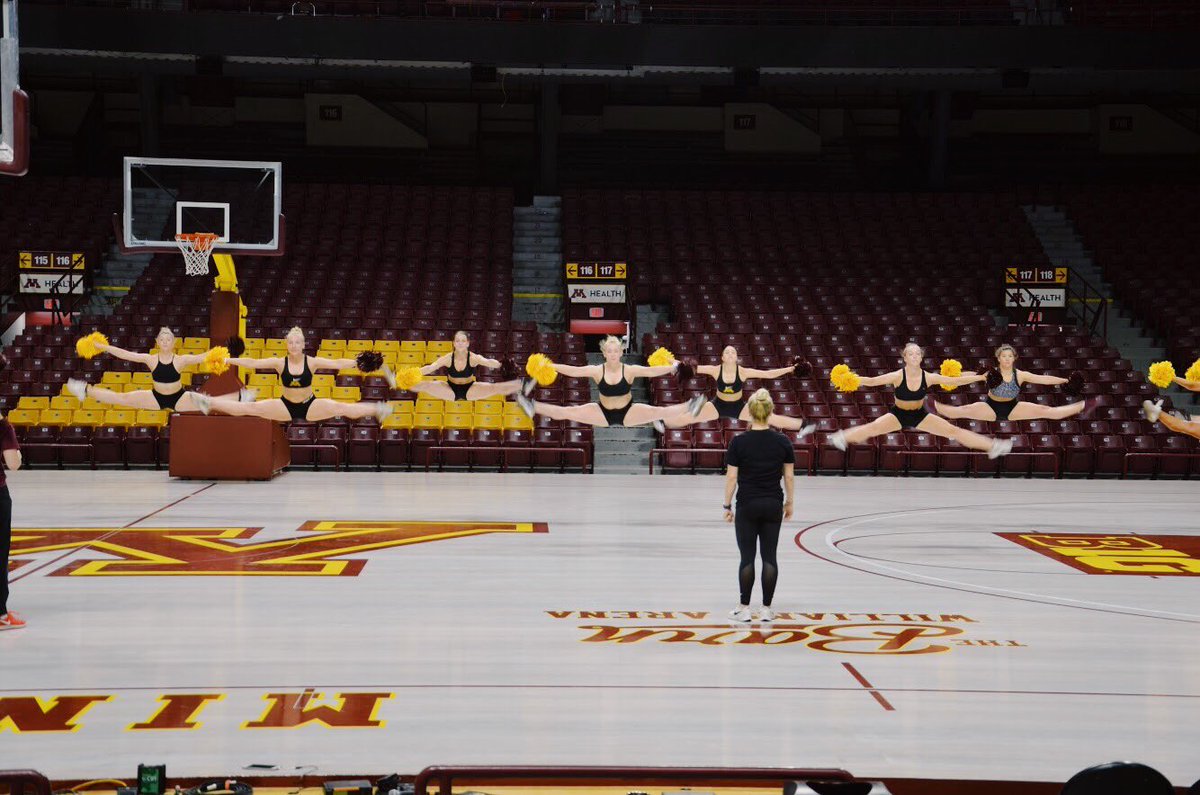 GopherSpirit's tweet image. We had such a blast during last week’s DT #IntroWeek cleaning up game day material &amp;amp; learning some new choreography! With retreat coming up in two weeks, these ladies are excited to continue bonding with their teammates before UCA Camp〽️💃🏻 #skiumah #pridepridepride #UMDT #dance