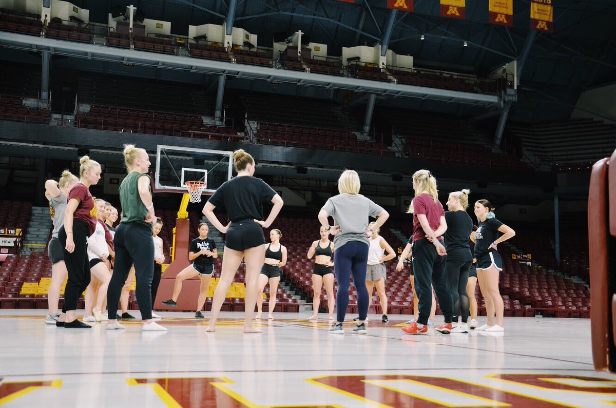 GopherSpirit's tweet image. We had such a blast during last week’s DT #IntroWeek cleaning up game day material &amp;amp; learning some new choreography! With retreat coming up in two weeks, these ladies are excited to continue bonding with their teammates before UCA Camp〽️💃🏻 #skiumah #pridepridepride #UMDT #dance