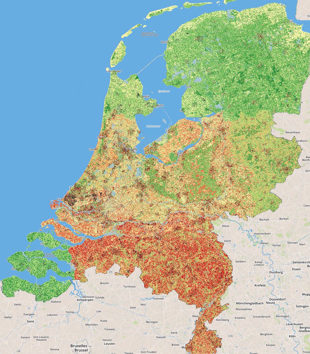 lapperre's tweet photo. De nieuwe hittekaarten van Nederland laten heel duidelijk zien hoe de inrichting van onze buitenruimte zorgt voor grote temperatuurverschillen. Met bomen als natuurlijke airconditioning: https://t.co/AobRuvklvY https://t.co/xoRxGUmbns