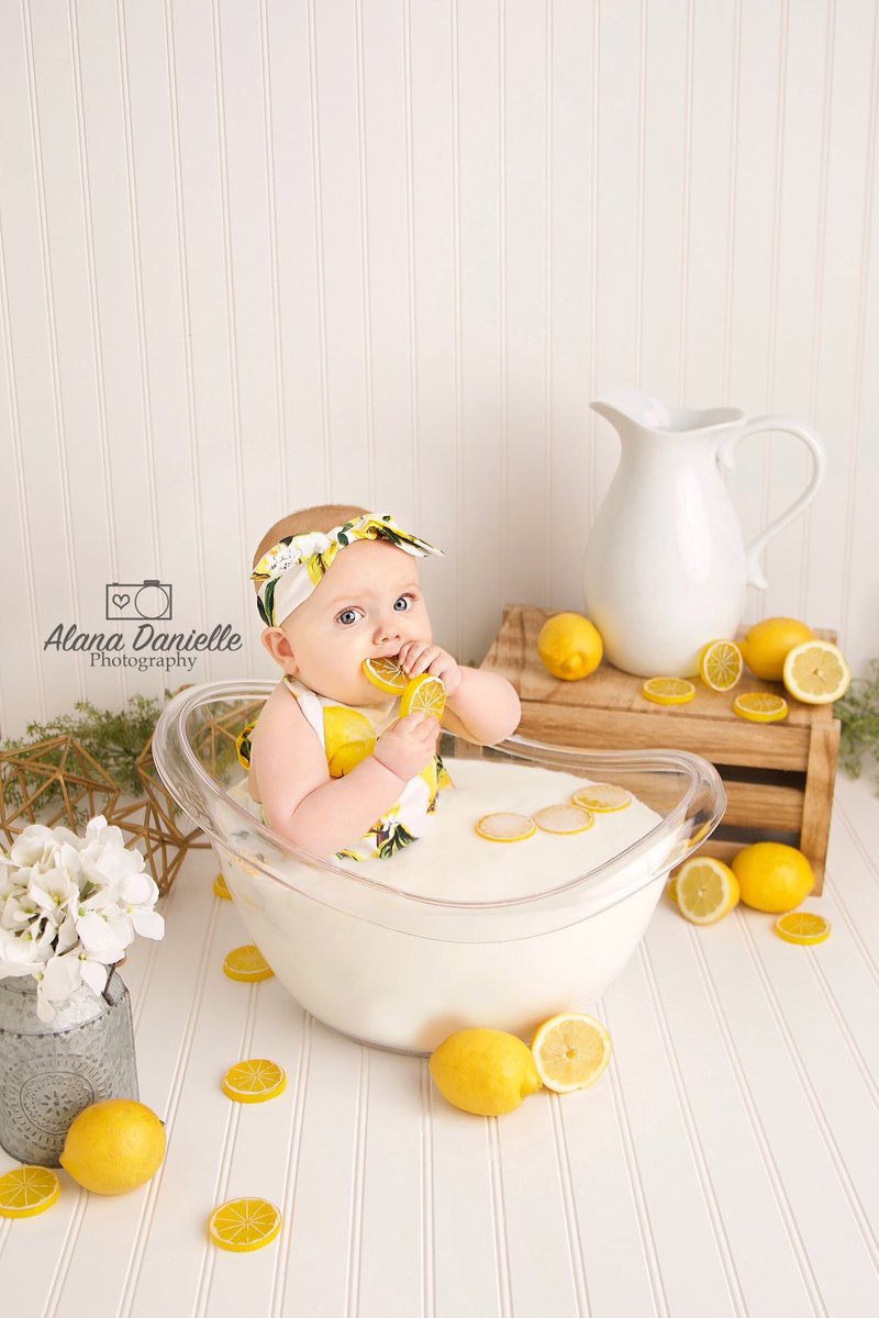 ADPhotography18's tweet photo. When life gives you lemons... 🍋 ✌🏻⁣

#AlanaDaniellePhotography #BabyGirlShoot #BabyPhotoshoot #BabyPhotoPoses #BabyGirlPoses #LemonShoot #LemonPhotoProps #WhenLifeGivesYouLemons #MakeLemonade #HoustonPhotography #HoustonPhotographer https://t.co/entQbeYHCD