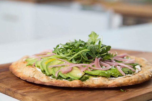 Love Pizza? Avocados? What if you could have both for only 100 calories. Click here to learn how to make avocado pizza: ow.ly/CPSj50tUSyl

#WellnessWednesday #LiveYourBestLife #OUWellness