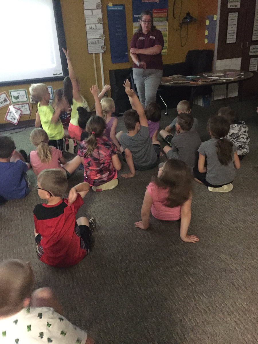 sequoiakrell1's tweet photo. Wow! The @DakotaZoo shared so much knowledge with us on the animals of the Midwest! The perfect way to kick off our animal research! Thank you!! #learnbps #dakotazoo #weloveanimals https://t.co/5TyBJ5K1bJ
