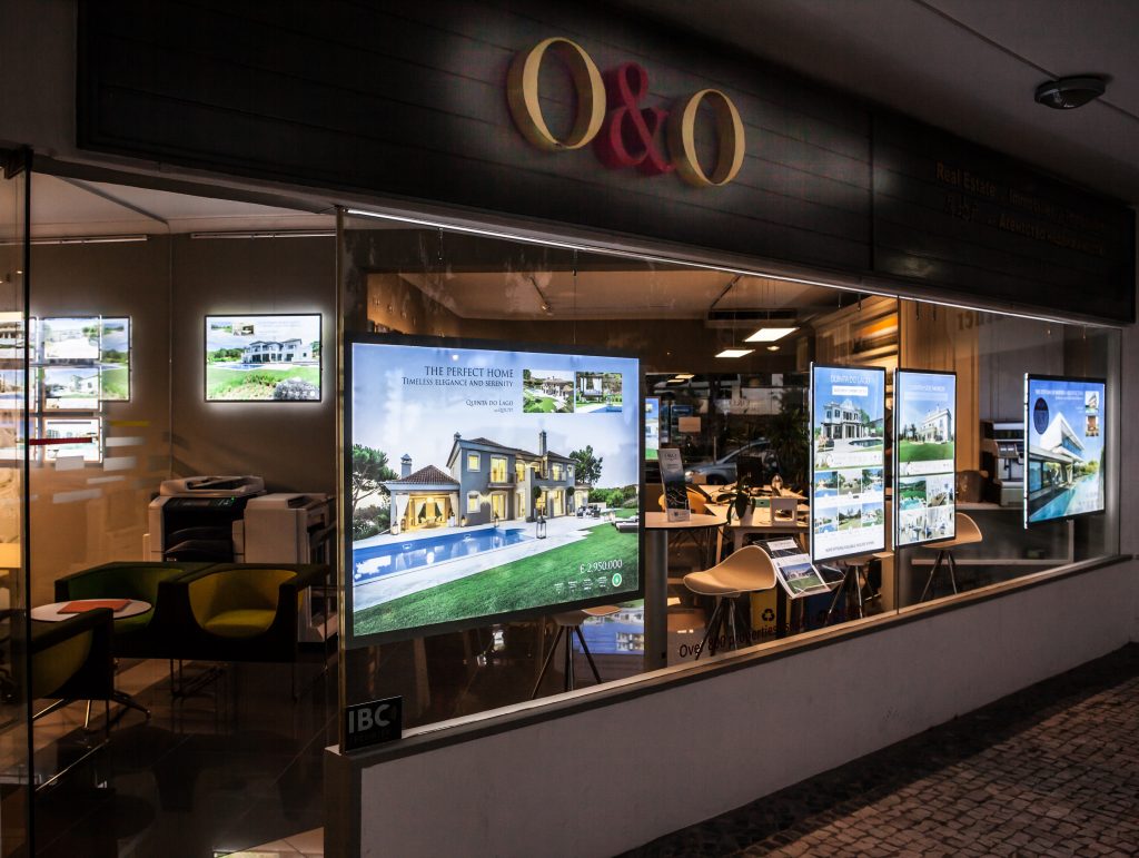 VitrineMediaMX's tweet image. Dale vida a tu negocio y a tu idea con VitrineMedia. #displayLed #publicidad #atraemasclientes #vendemas #aprovechatusvitrinas #negocios #inmobiliarias #mexico #guadalajara #monterrey #queretaro #puebla