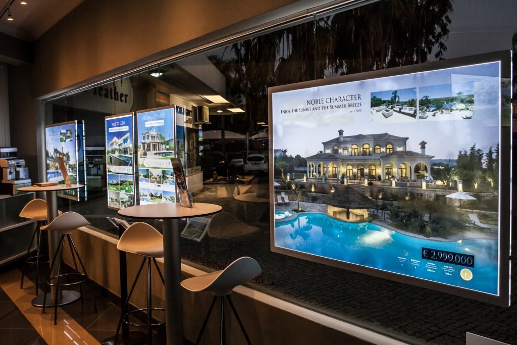 VitrineMediaMX's tweet image. Dale vida a tu negocio y a tu idea con VitrineMedia. #displayLed #publicidad #atraemasclientes #vendemas #aprovechatusvitrinas #negocios #inmobiliarias #mexico #guadalajara #monterrey #queretaro #puebla