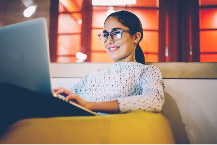Oracle's tweet photo. Need solutions to deliver a winning #CX? Do you have enough #employees to throw at the issue? If not, #AI-power #digitalassistants are here to help. #OracleSMB Read here: https://t.co/q2s0leL5eO https://t.co/YbRjl18W4j