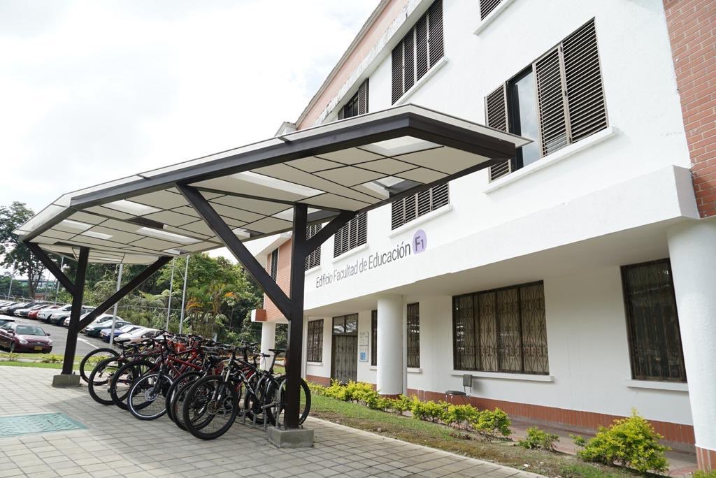 Desde hoy estudiantes y docentes de <a href="/Uniquindio/">Uniquindío</a> disfrutan de nuevos espacios deportivos: microfútbol, voleibol, básquet y natación. Me complace participar en la inauguración de espacios para el deporte, eje de bienestar y encuentro de comunidad universitaria #LaEducacionEsDeTodos