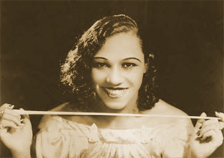 zylofon1021fm's tweet photo. Blanche Dunn from Jamaica is our guest for today in the #Africanhistoryclass on the #taxidrivershow @zylofon1021fm @Blakkrasta #shockerbox https://t.co/ldI7nbzgUy