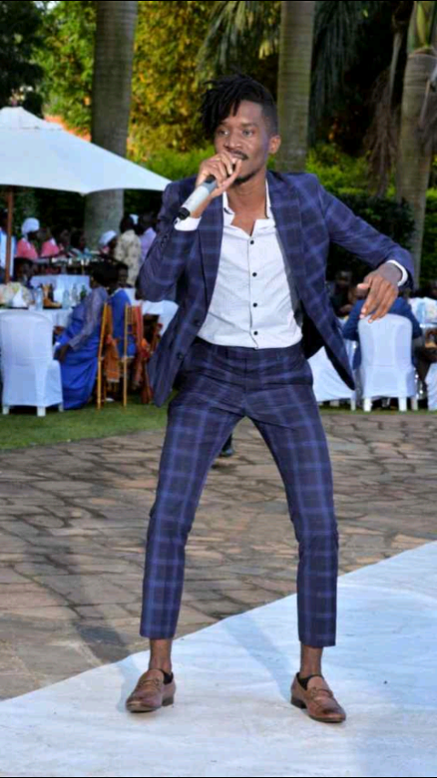 otim_jj's tweet photo. How do I look #ChupaKuChupa by #Apass🐐 #SteynBeatz #Aboogezi by #Mpiima #OtimChristopherJj #BadiWorld Twookya 🔥 🔥🔥 🔥🔥 🔥🎶 🎶 https://t.co/svaSV3NGuz