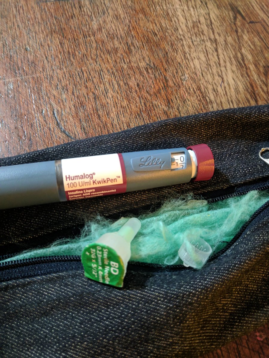 haroldmarquina's tweet photo. Hola, encontré una cartuchera con esta lapicera para aplicar insulina en la zona del Teatro Argentino, esquina 51 y 9 (LA PLATA) si alguien sabe de quien es o si pueden dar RT para difundir ayudan un montón! Puede ser de algun alumno de un colegio o alguien q lo necesita urgente! https://t.co/FNmk1w60Zr